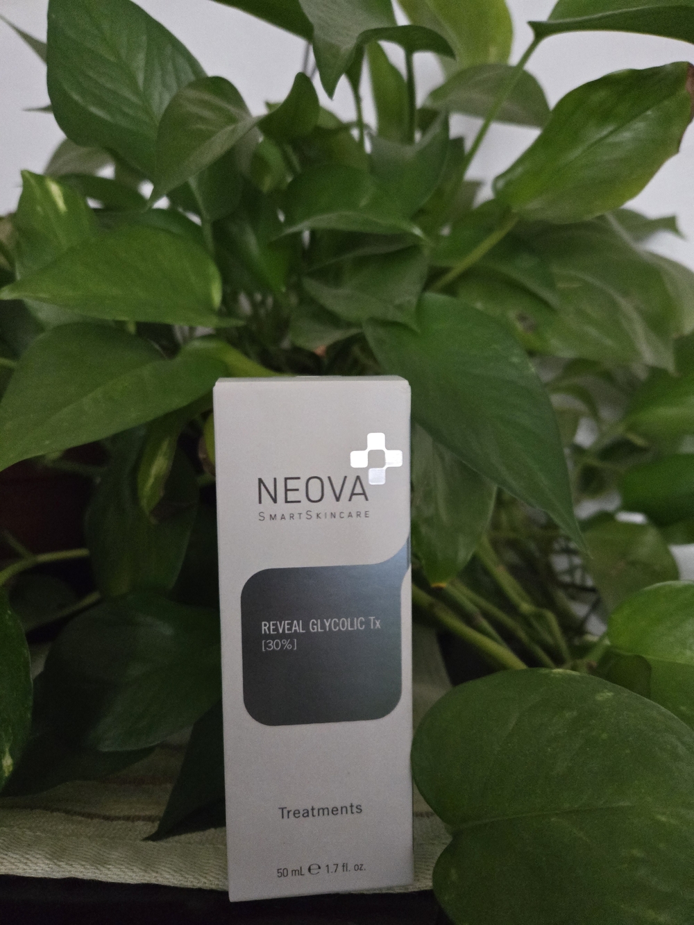 NEOVAReveal Glycolic Tx 30% White Exfoliating Peel - Skin Resurfacing Treatment